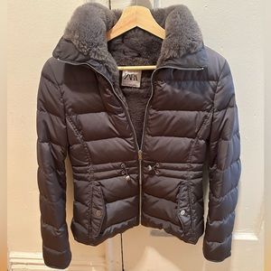 Women’s short Winter puffer coat with faux fur lining